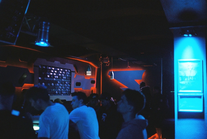 4 Bounder 2, Storm club